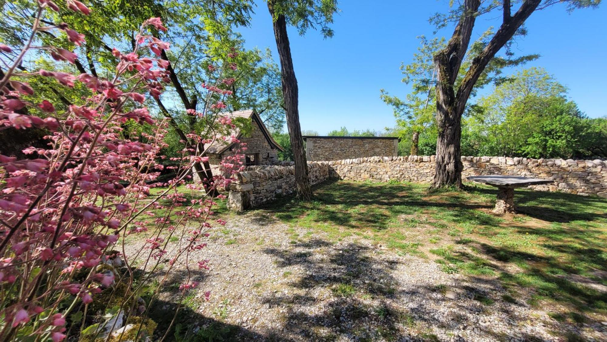 Les Enclos Secrets Livernon Exterior foto