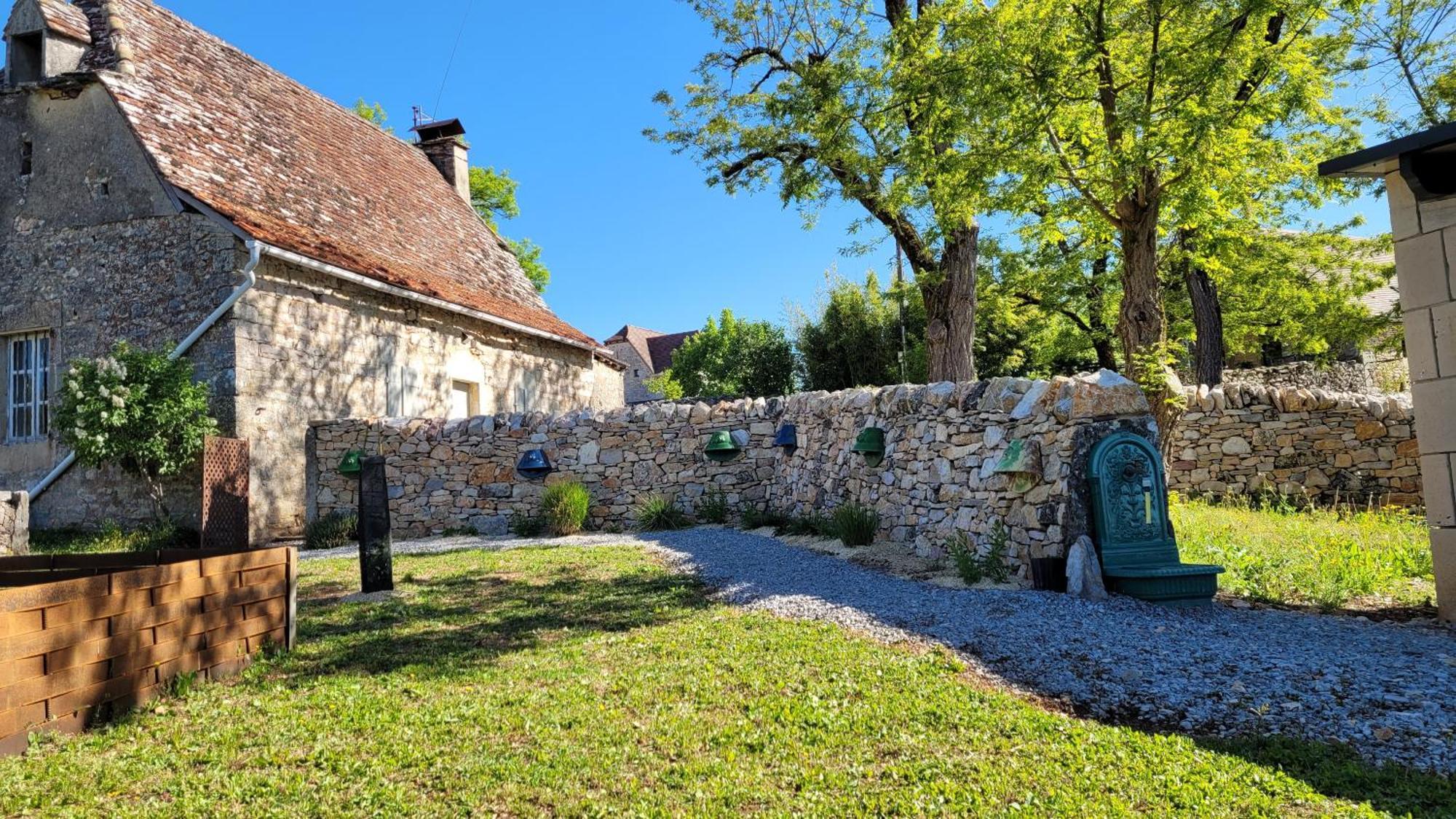 Les Enclos Secrets Livernon Exterior foto